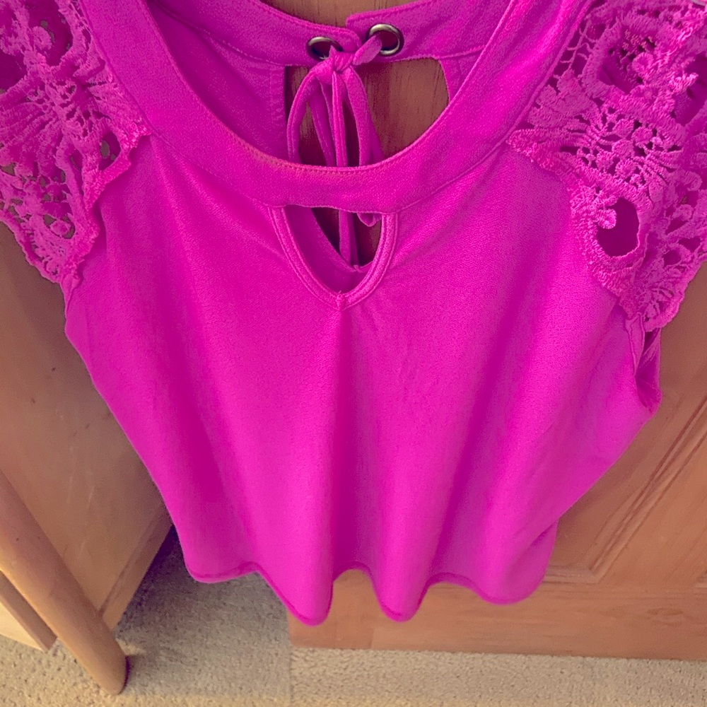 Doesn’t fit. Cute fushia color dressy top.